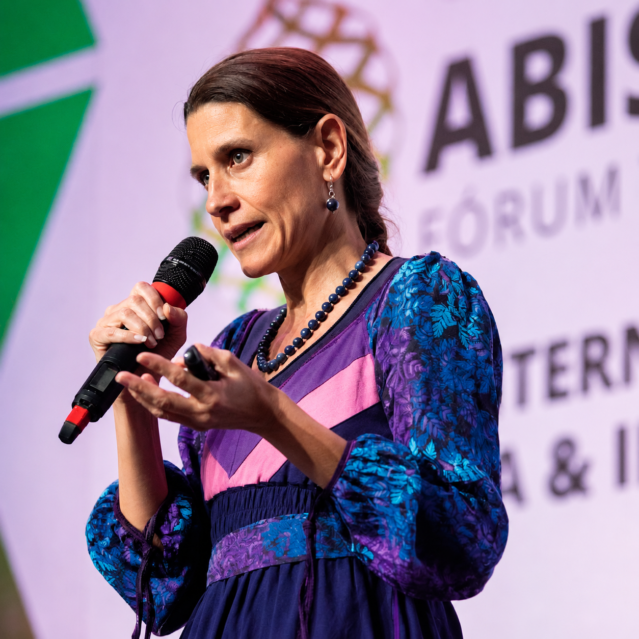 Um dos destaques do Summit de Nutrição Vegetal Inteligente será a palestra da cientista e pesquisadora Victoria Fernández.